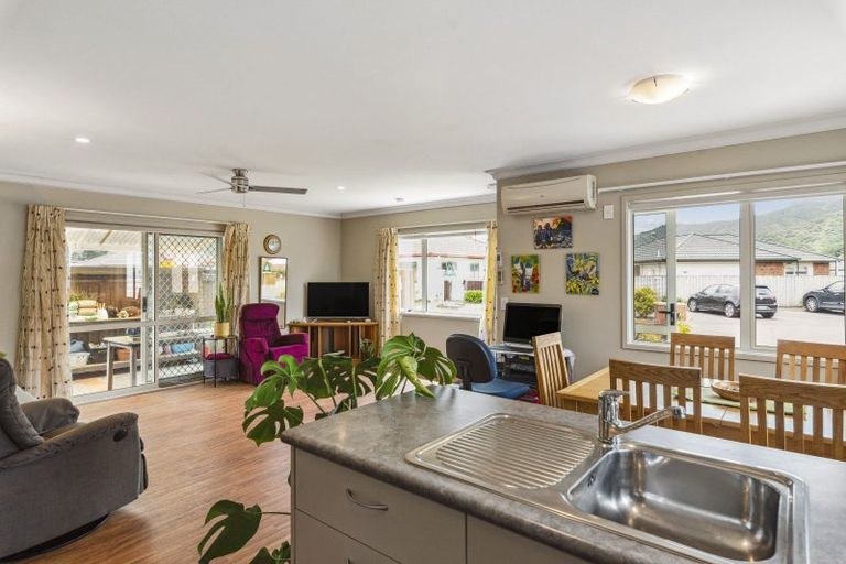 Photo of property in 21 Woodland Mews, Wainuiomata, Lower Hutt, 5014