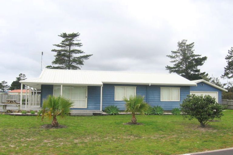 Photo of property in 100 Puka Crescent, Matarangi, Whitianga, 3592