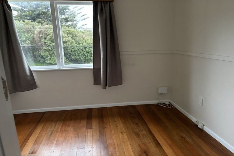 Photo of property in 33 Black Rock Road, Newlands, Wellington, 6037