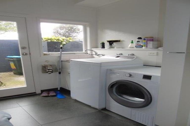 Photo of property in 415 Fergusson Drive, Heretaunga, Upper Hutt, 5018