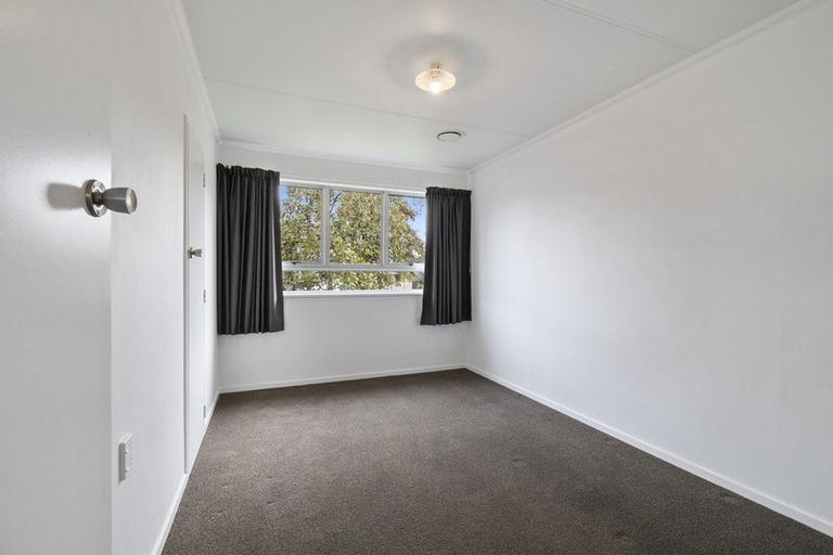 Photo of property in 28 Pinedale Parade, Milson, Palmerston North, 4414