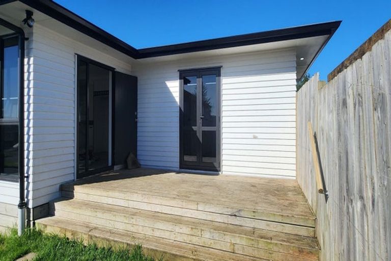 Photo of property in 2 Arnhem Place, Pukekohe, 2120