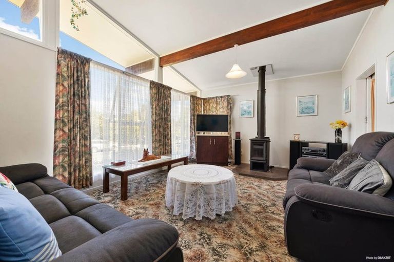 Photo of property in 50 Chilcott Road, Henderson, Auckland, 0612