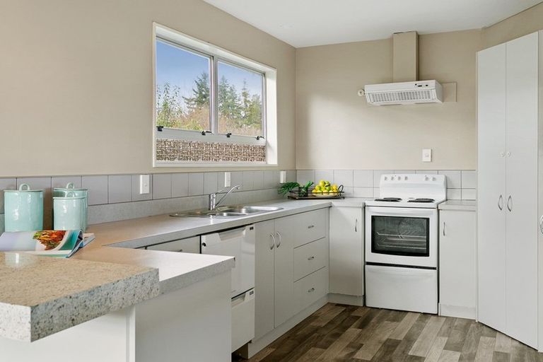 Photo of property in 38 Harvey Street, Waipahihi, Taupo, 3330