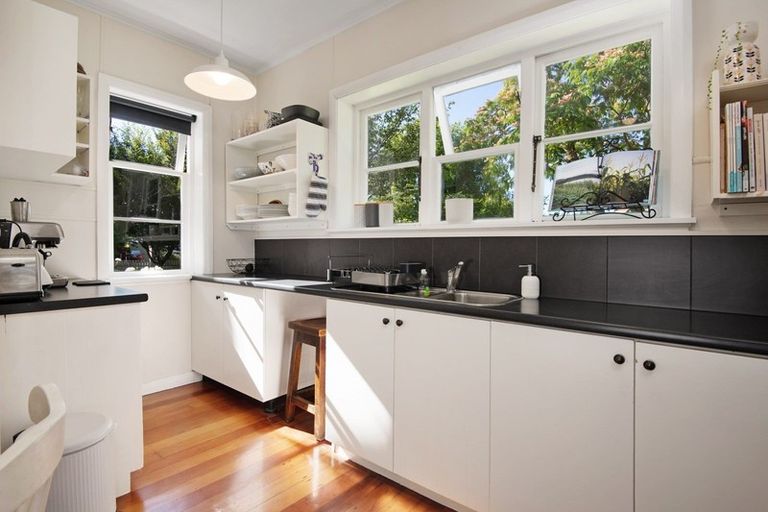 Photo of property in 76 Savage Crescent, West End, Palmerston North, 4412