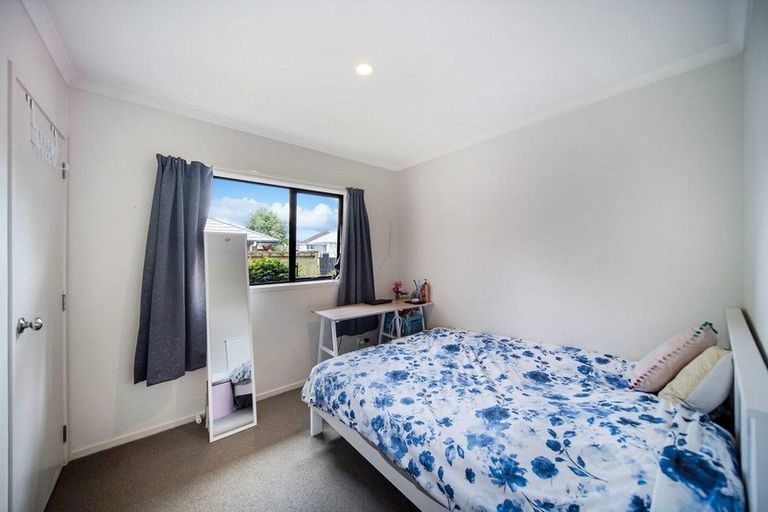 Photo of property in 52c Arimu Road, Papakura, 2110