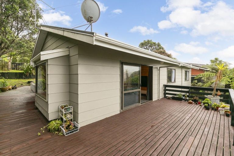 Photo of property in 37 Westhaven Drive, Tawa, Wellington, 5028