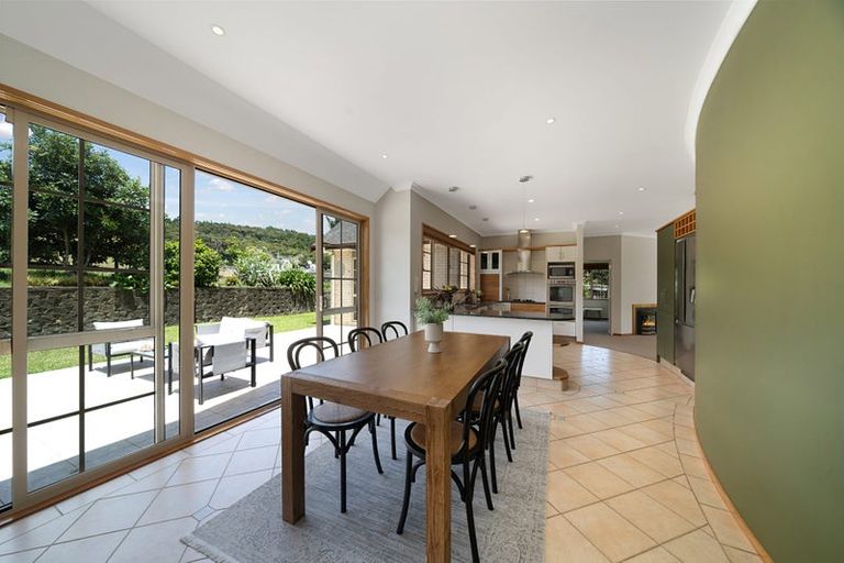 Photo of property in 3 Napuka Road, Henderson Valley, Auckland, 0612