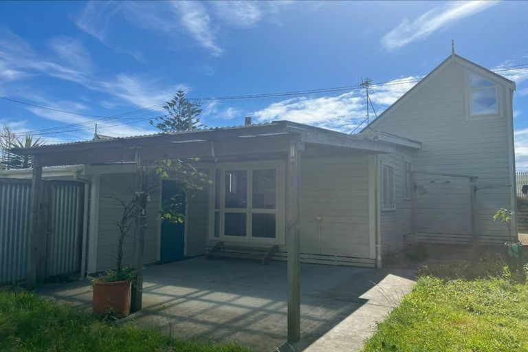 Photo of property in 92 Marine Parade, Otaki Beach, Otaki, 5512
