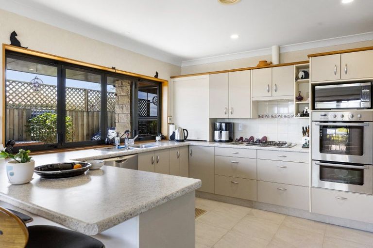 Photo of property in 6 Maniapoto Grove, Waipahihi, Taupo, 3330