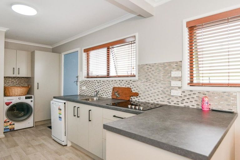 Photo of property in 2/409-411 Lyndon Road East, Hastings, 4122