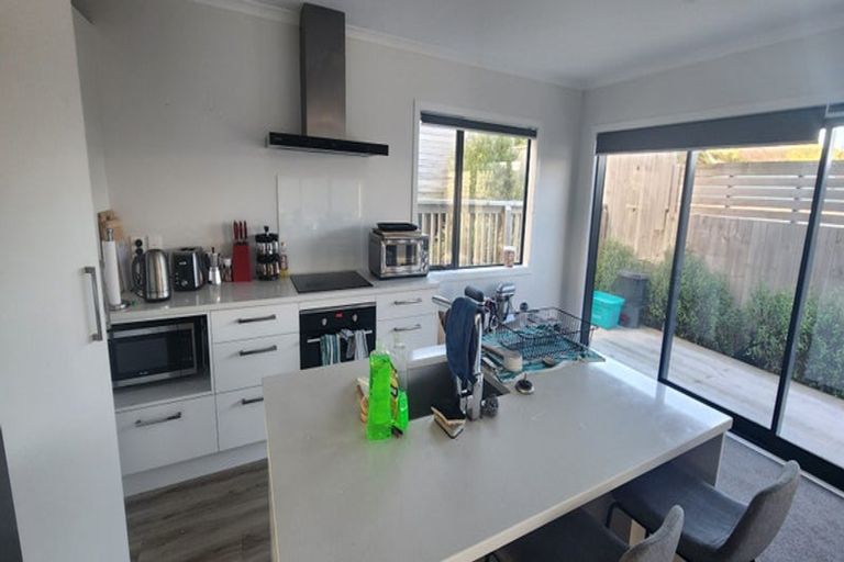 Photo of property in 29c Glanmire Road, Newlands, Wellington, 6037