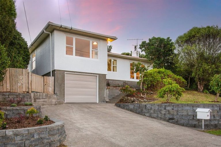 Photo of property in 35 Saint Johns Terrace, Tawa, Wellington, 5028