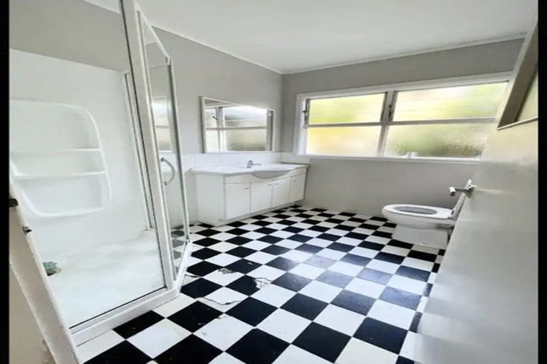 Photo of property in 19 Golf Road, New Lynn, Auckland, 0600