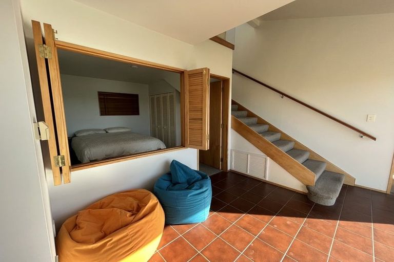 Photo of property in 37 Kahu Road, Paremata, Porirua, 5024