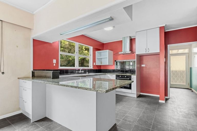 Photo of property in 1252 Devon Road, Sentry Hill, New Plymouth, 4373