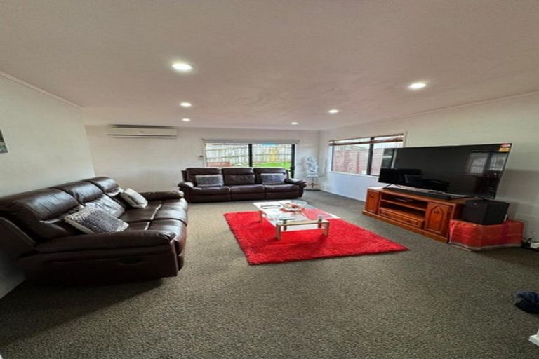 Photo of property in 16 Faram Place, Massey, Auckland, 0614