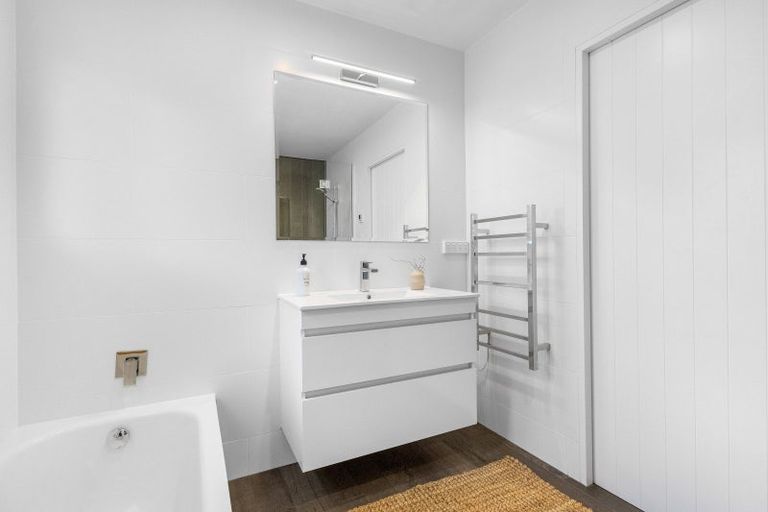 Photo of property in 4 Lewisham Park, St Albans, Christchurch, 8052