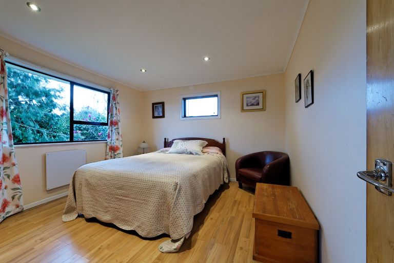 Photo of property in 55 La Rosa Street, Green Bay, Auckland, 0604