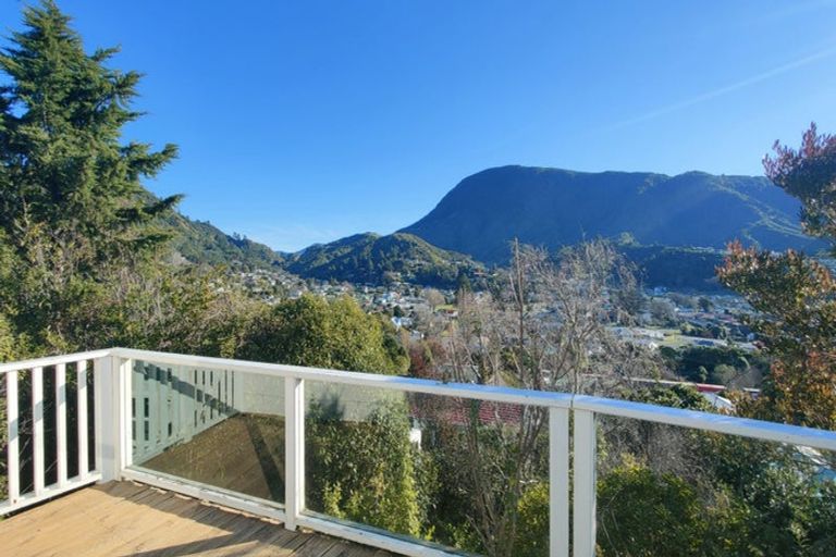 Photo of property in 126 Wellington Street, Picton, 7220