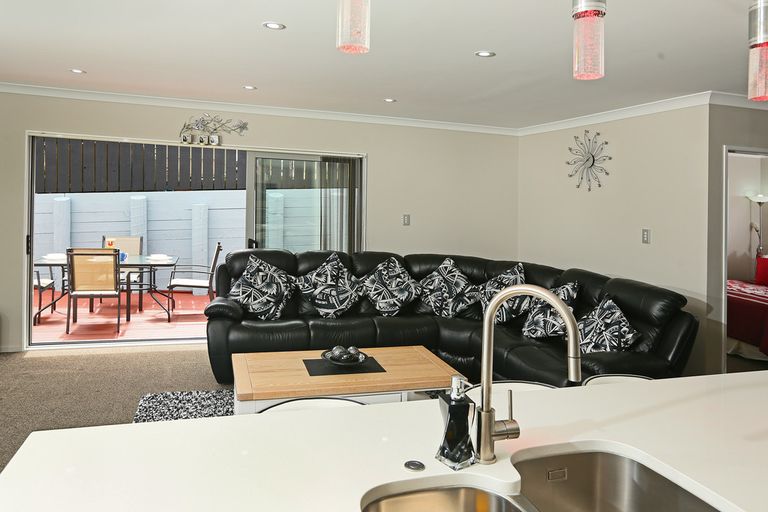 Photo of property in 16a Cedar Heights Avenue, Massey, Auckland, 0614