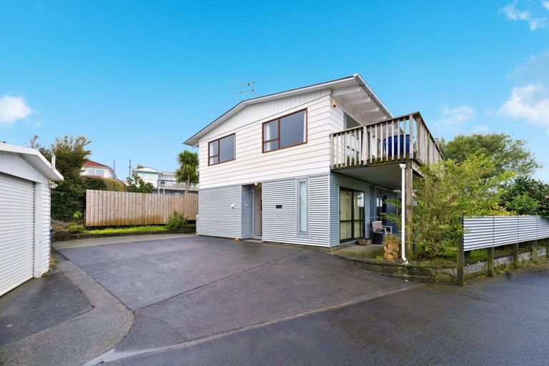 Photo of property in 1 Cron Avenue, Te Atatu South, Auckland, 0610