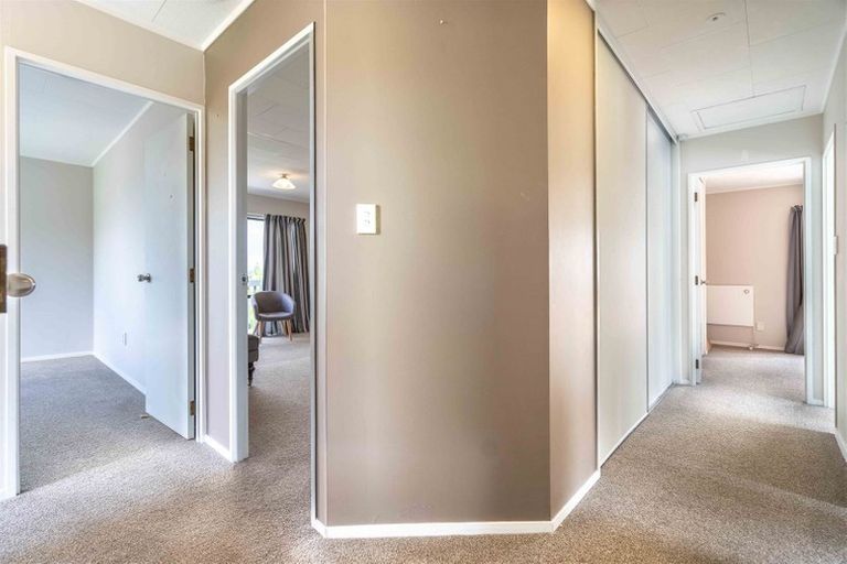 Photo of property in 16 Amery Place, West Harbour, Auckland, 0618