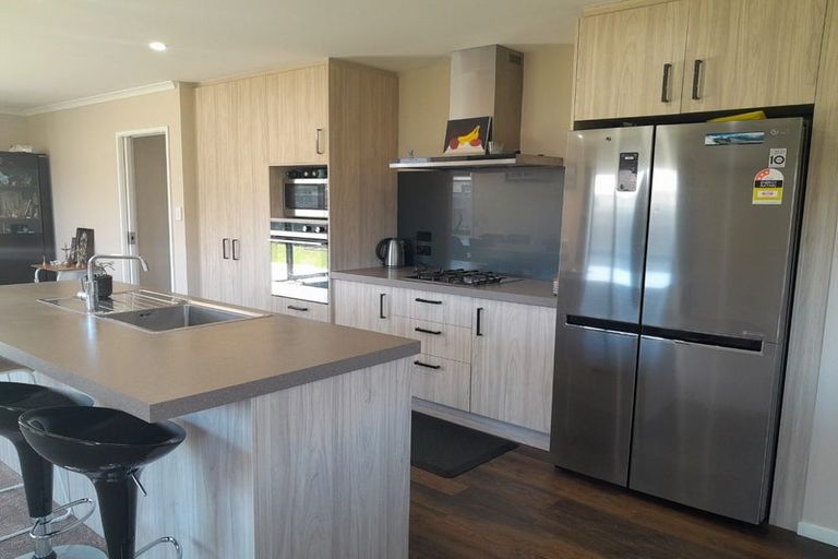 Photo of property in 48 Te Kaeaea Crescent, Wallaceville, Upper Hutt, 5018