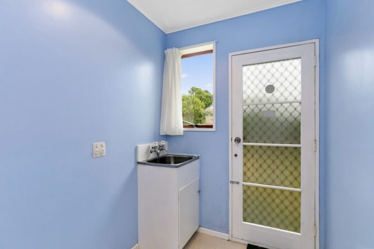 Photo of property in 4 Bloomsbury Grove, Newlands, Wellington, 6037