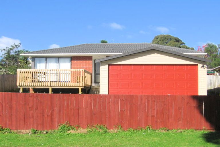 Photo of property in 16 Coburg Street, Henderson, Auckland, 0612