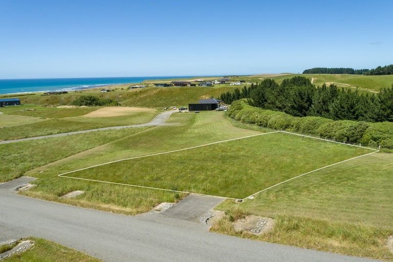 Photo of property in 5 Knoyle Road, Riversdale Beach, Masterton, 5872