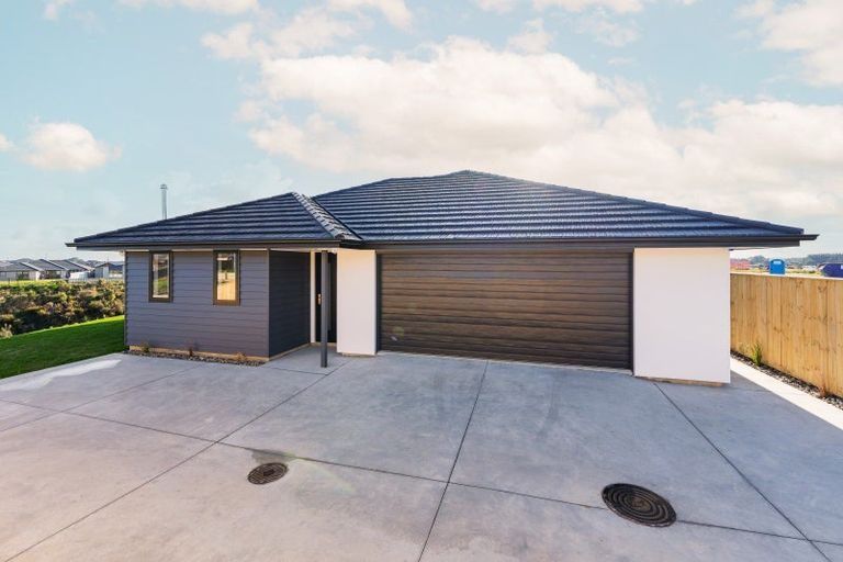 Photo of property in 59 Atlantic Drive, Fitzherbert, Palmerston North, 4410