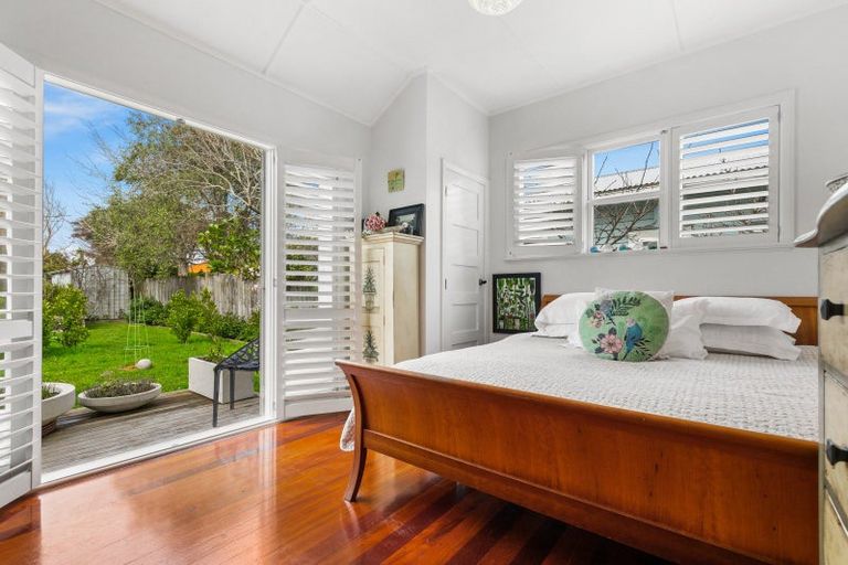 Photo of property in 33 Aramoana Avenue, Devonport, Auckland, 0624