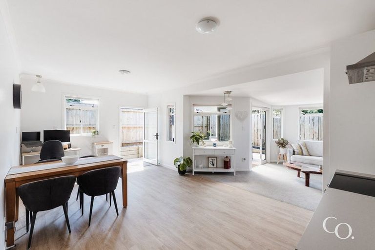 Photo of property in 22 Queen Road, Bellevue, Tauranga, 3110