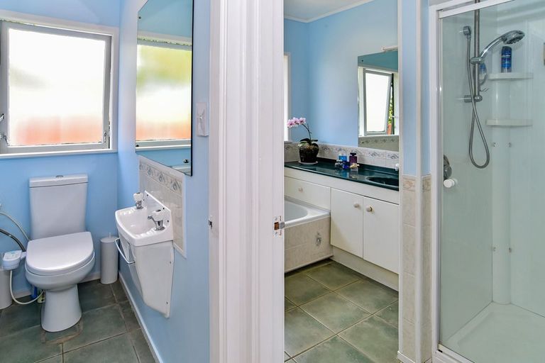 Photo of property in 11 Lakeside Drive, Pahurehure, Papakura, 2113