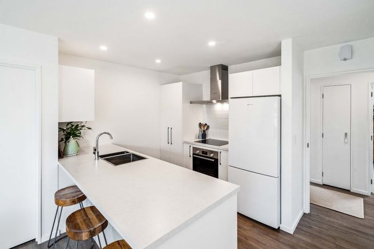 Photo of property in 2/3 Nyoli Street, Northcote, Christchurch, 8052