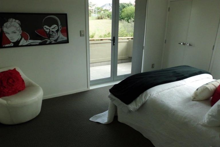 Photo of property in 7b Clearwater Cove, West Harbour, Auckland, 0618