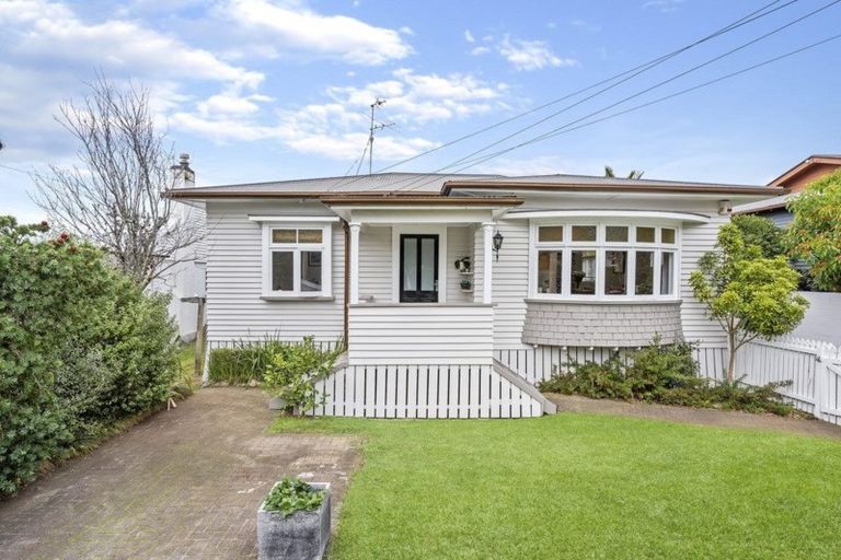 Photo of property in 71 Martin Avenue, Mount Albert, Auckland, 1025