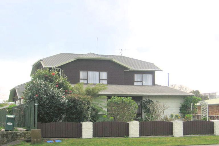 Photo of property in 207 Ngatai Road, Otumoetai, Tauranga, 3110