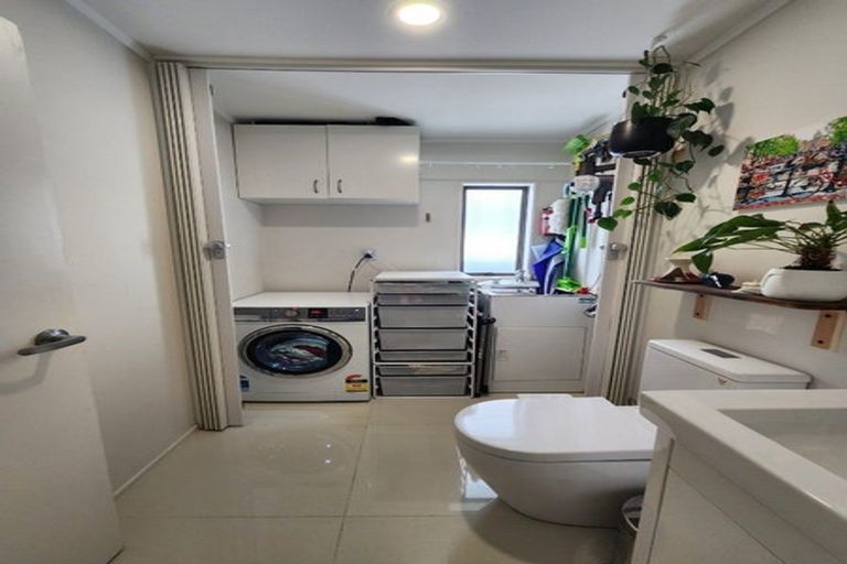 Photo of property in 2 Broadfield Street, Massey, Auckland, 0614