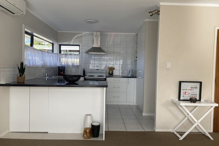 Photo of property in 114 Te Atatu Road, Te Atatu South, Auckland, 0610