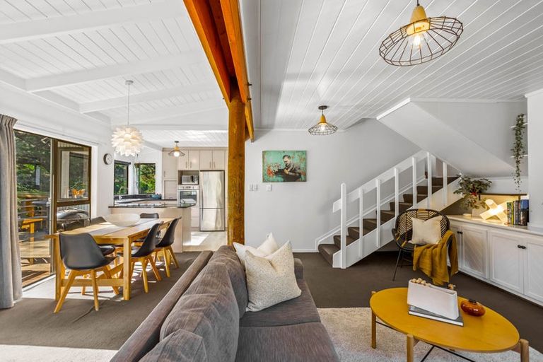 Photo of property in 7 Mahuta Grove, Northcote, Auckland, 0627