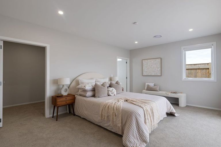 Photo of property in 44 Solitude Crescent, Kelvin Grove, 4470