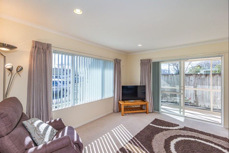 Photo of property in 68 Weraroa Road, Levin, 5510