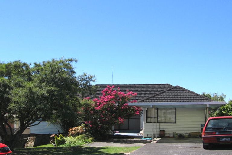Photo of property in 1 Aorangi Place, Birkenhead, Auckland, 0626