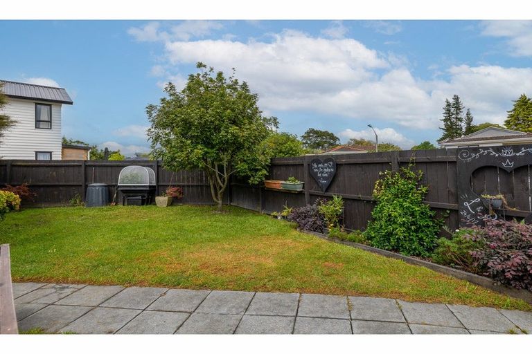 Photo of property in 1/16 Edwin Freeman Place, Ranui, Auckland, 0612