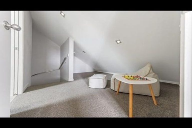 Photo of property in 1/176 Mcleod Road, Te Atatu South, Auckland, 0610