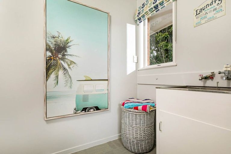 Photo of property in 2/6 Palawan Place, Torbay, Auckland, 0630