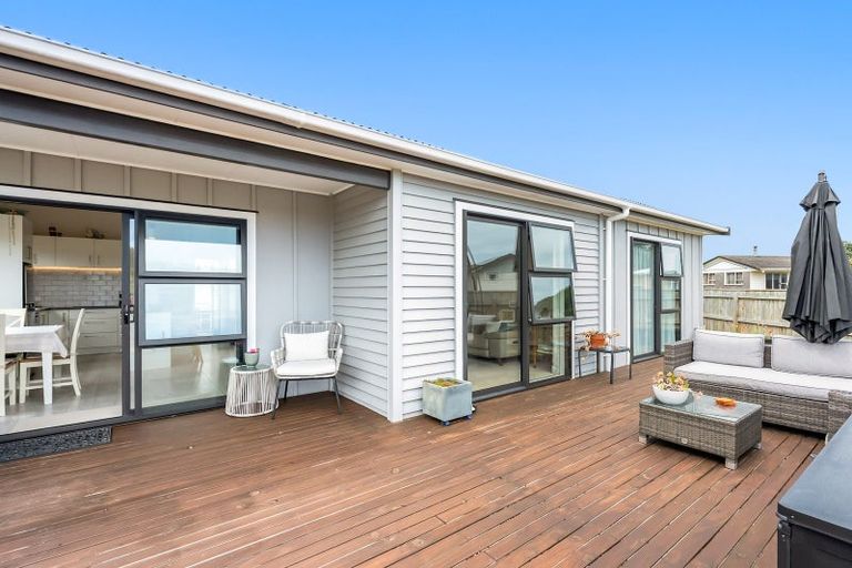 Photo of property in 1 Colenso Place, Otaki Beach, Otaki, 5512