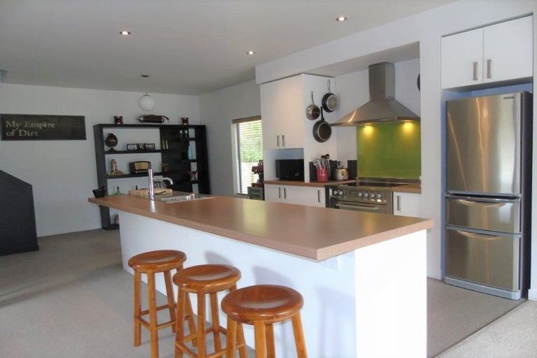 Photo of property in 7 Rarangi Way, Owhiro Bay, Wellington, 6023